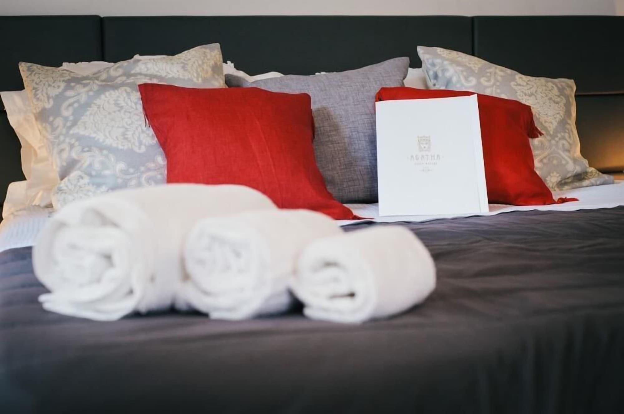 Agatha Cosy Hotel Catania Bagian luar foto
