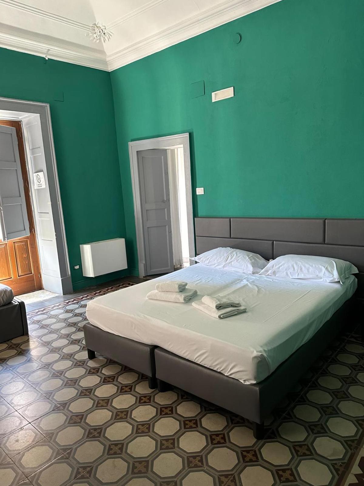 Agatha Cosy Hotel Catania Bagian luar foto