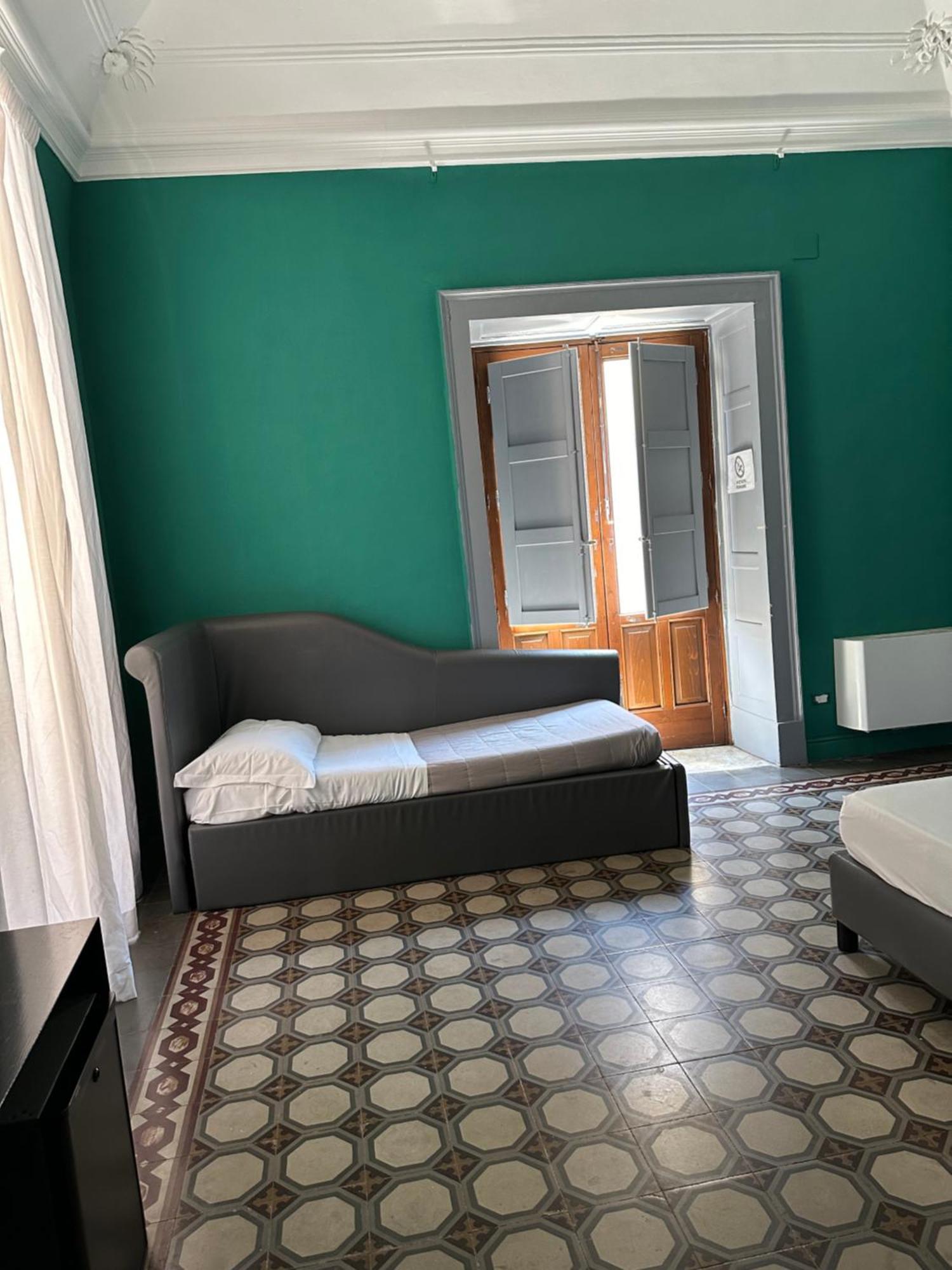Agatha Cosy Hotel Catania Bagian luar foto